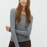 Christina-M_Medium Grey Melange_Model_0