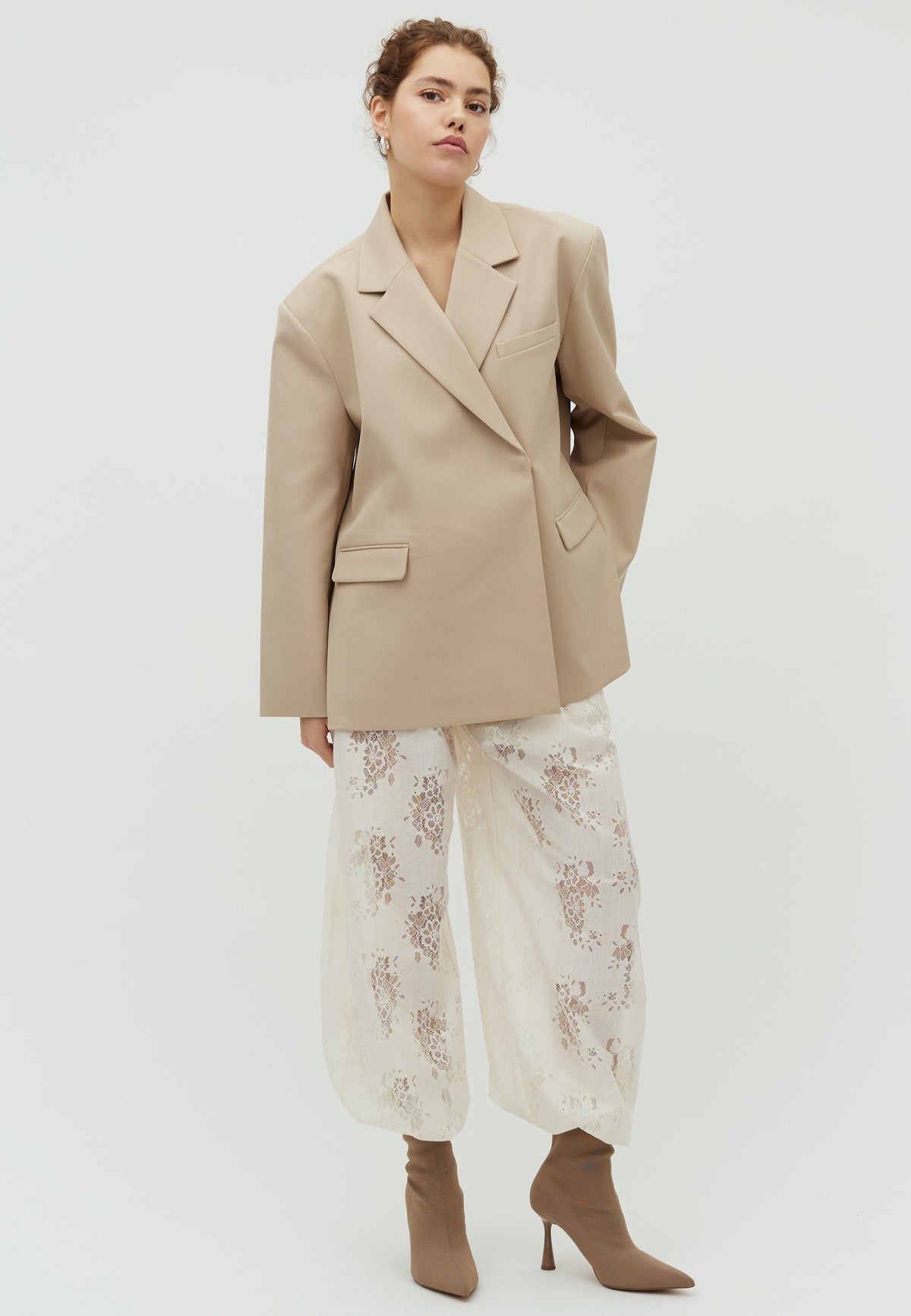 Amariella-M_Light Sand Melange_Model_0