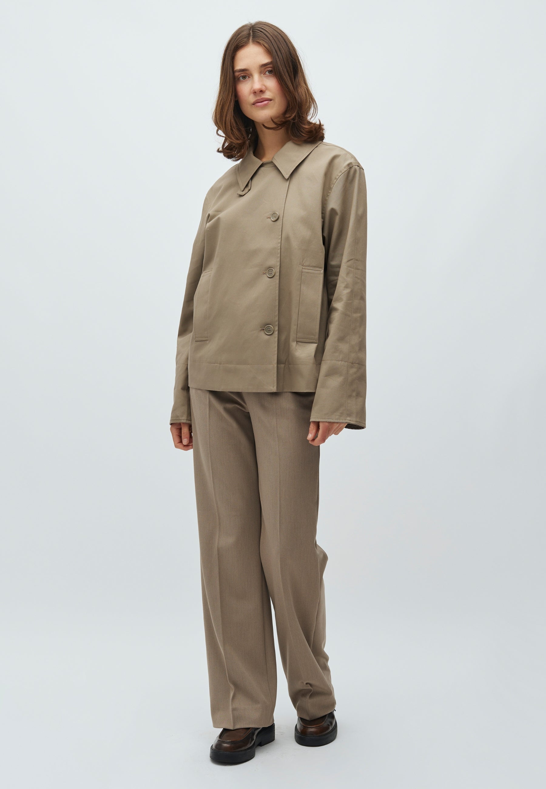 Bavina-M_Brindle Sand_Model_5