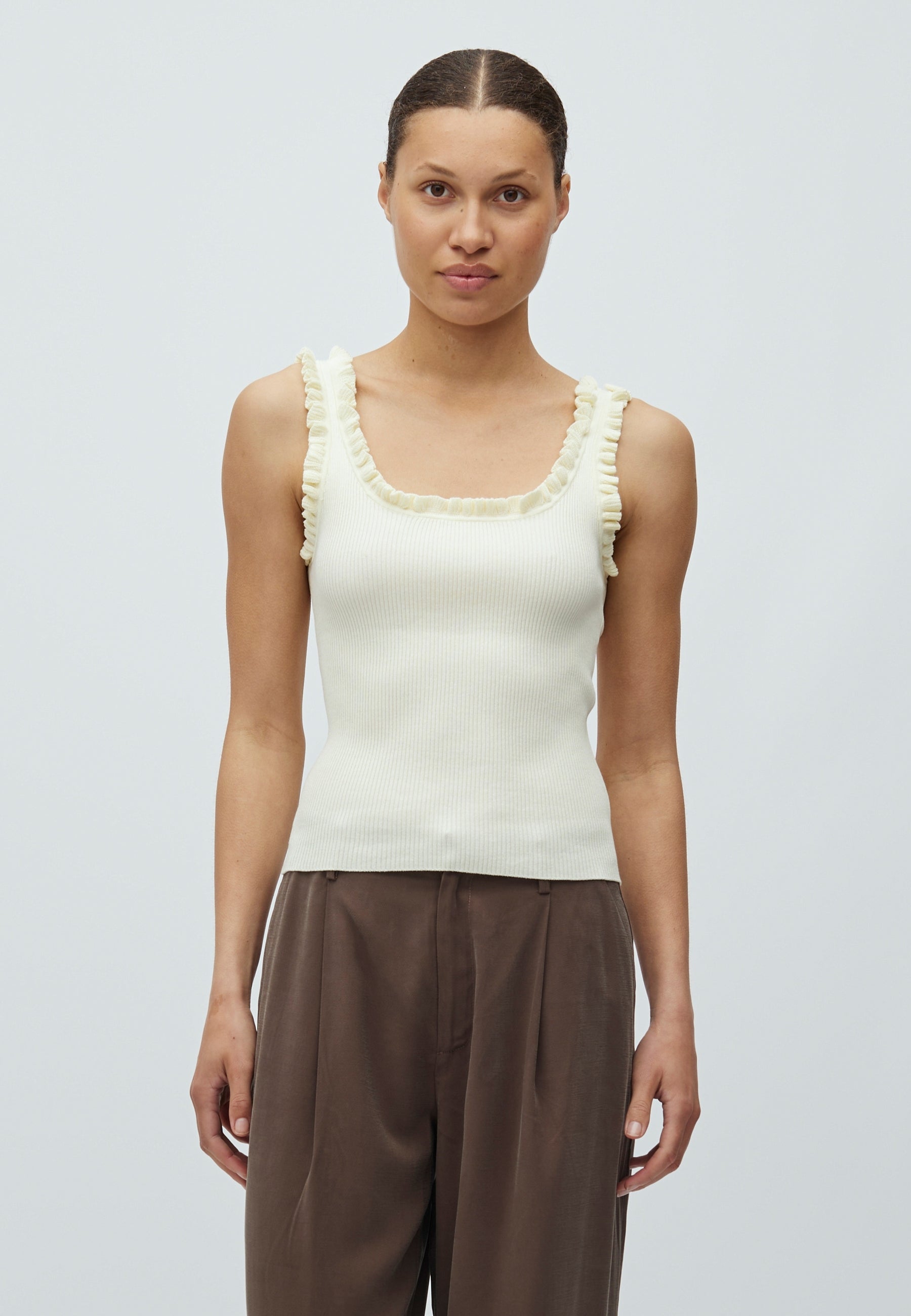 Elinne-M_Ivory Yellow_Model_2