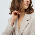 Howla-M_Beige Check_Model_1