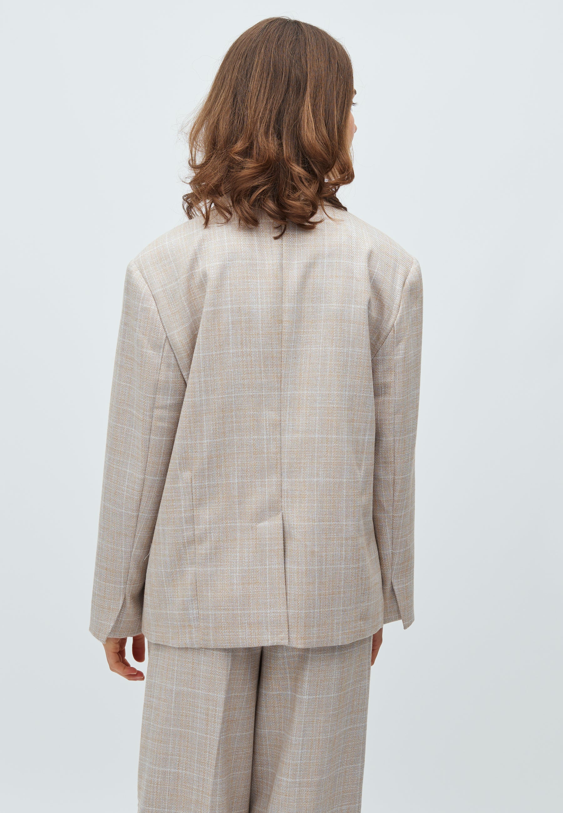 Howla-M_Beige Check_Model_2