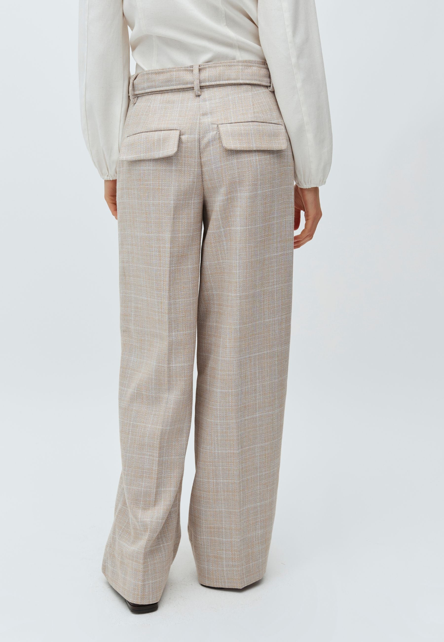 Clementa-M_Beige Check_Model_3