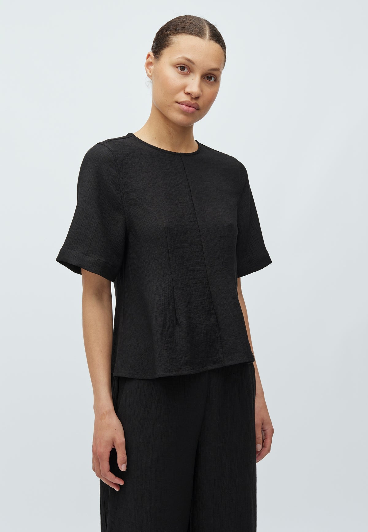 Kaely-M_Black_Model_0