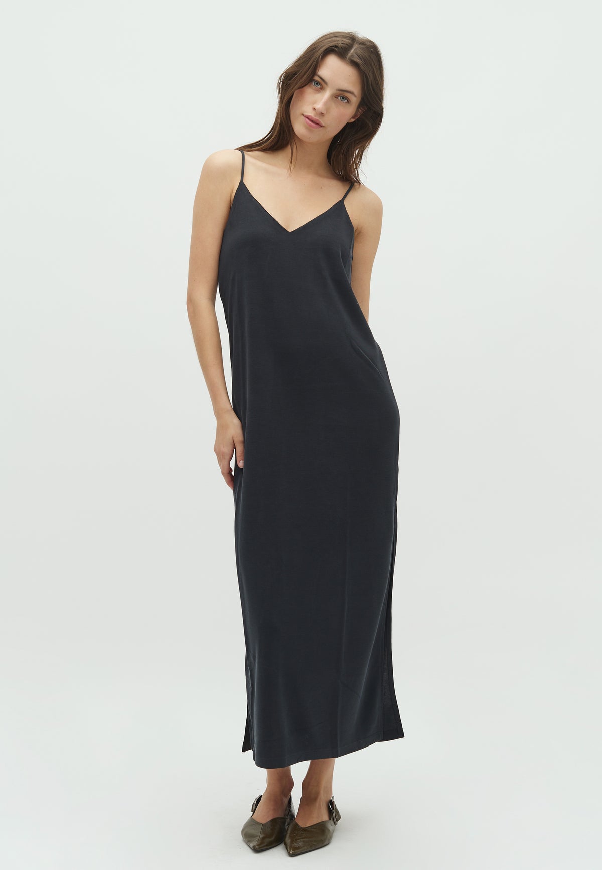 Leslee-M_Black_Model_0