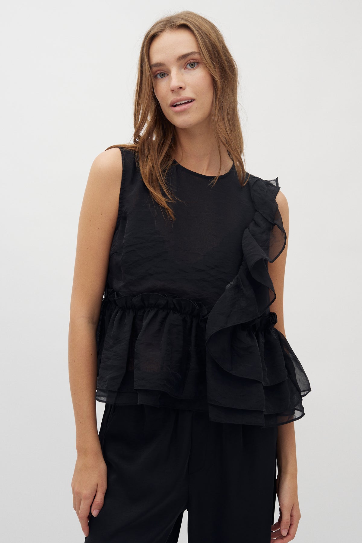 Sivanna-M_Black_Model_0