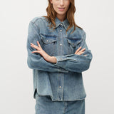 Kikki-M_Blue Soft Wash_Model_0