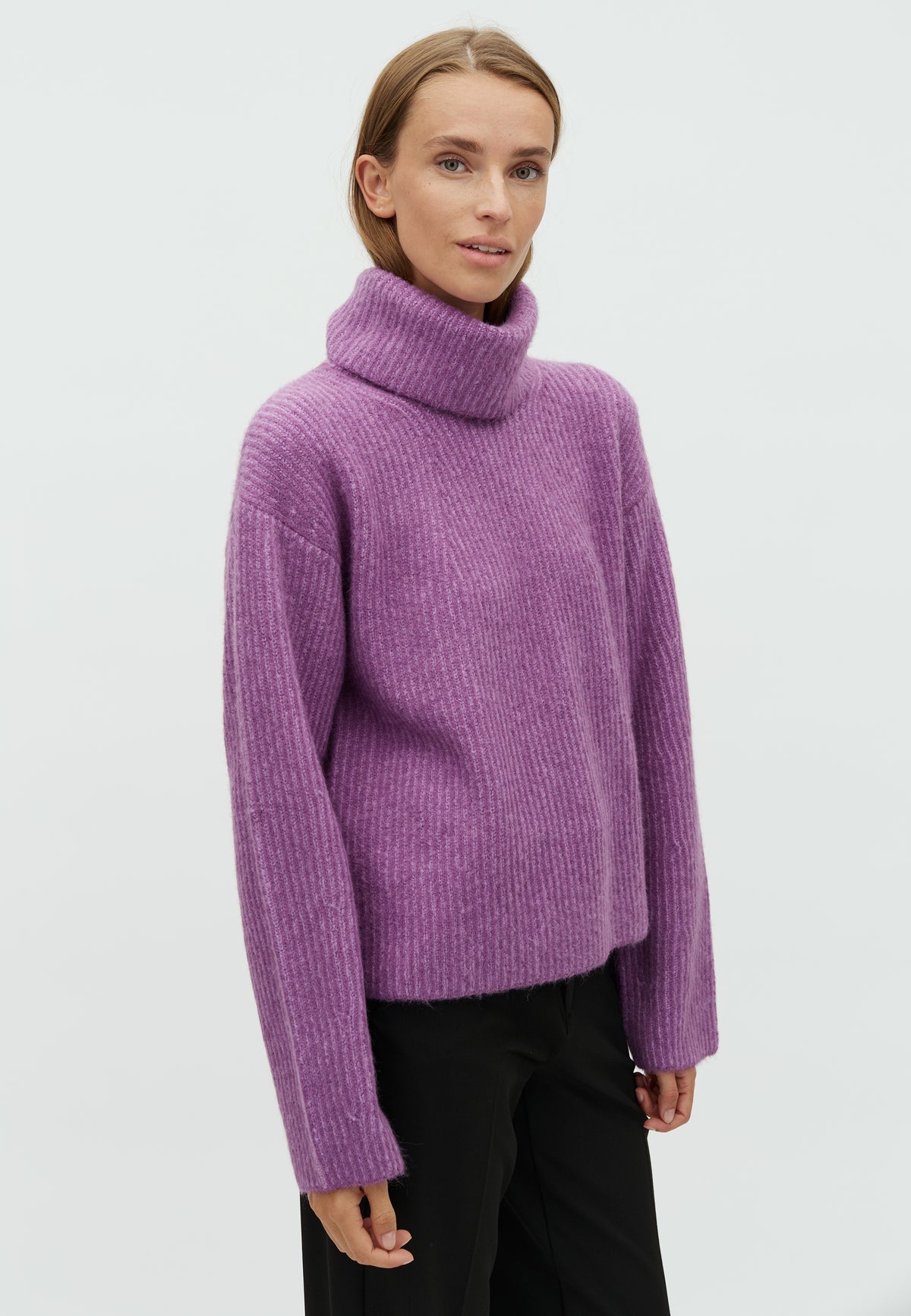 Kemina-M_Gentle Violet stripe_Model_0