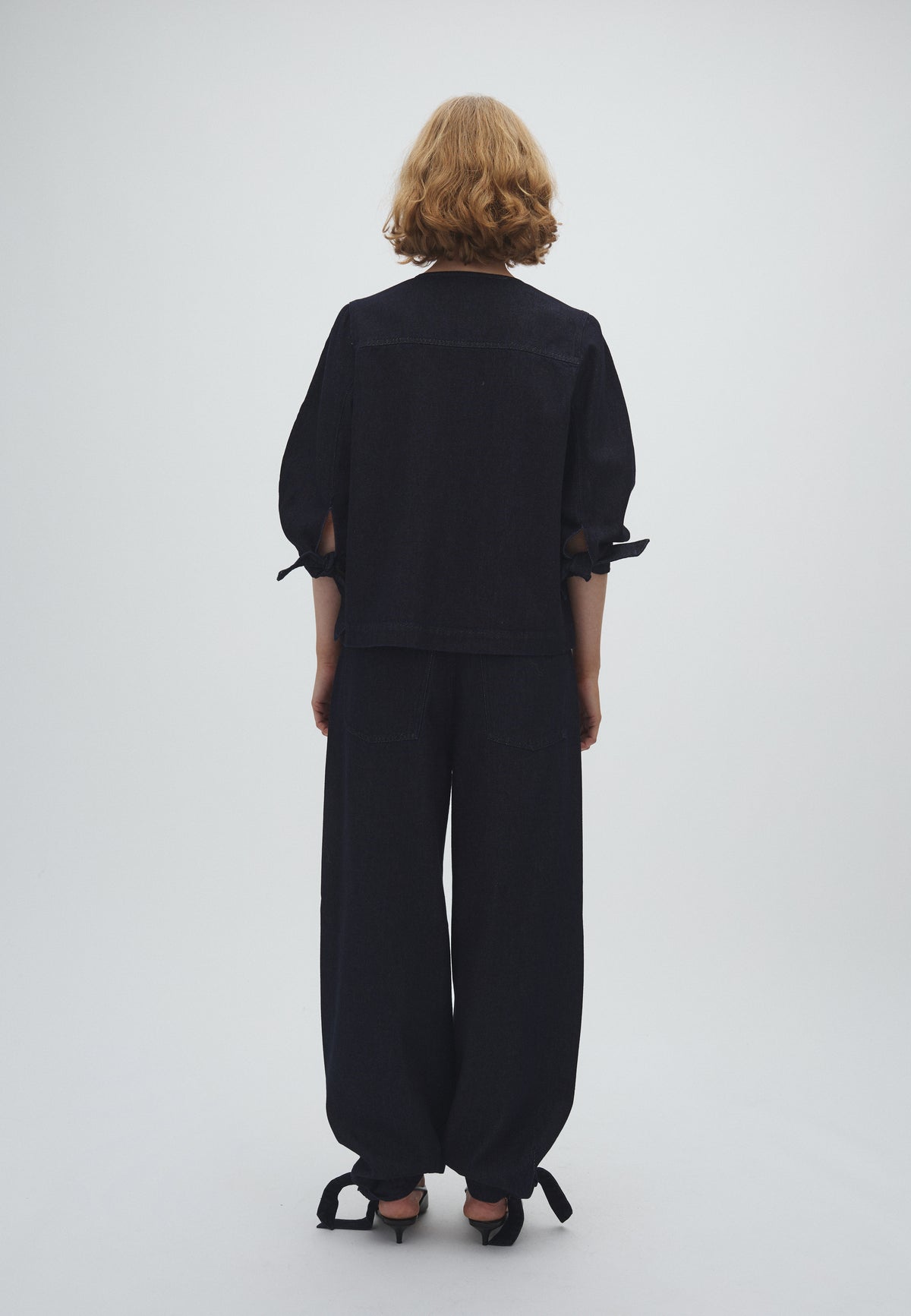 Haloan-M_Dark Blue_Model_5