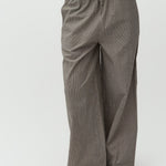 Clari-M_Java White Stripe_Model_1