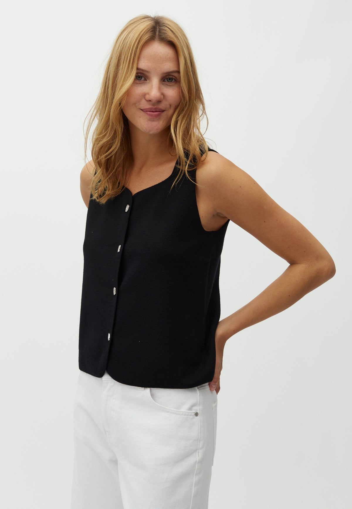 Hearttie-M_Black_Model_0