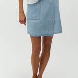 Kaia-M_Light Soft Wash_Model_1