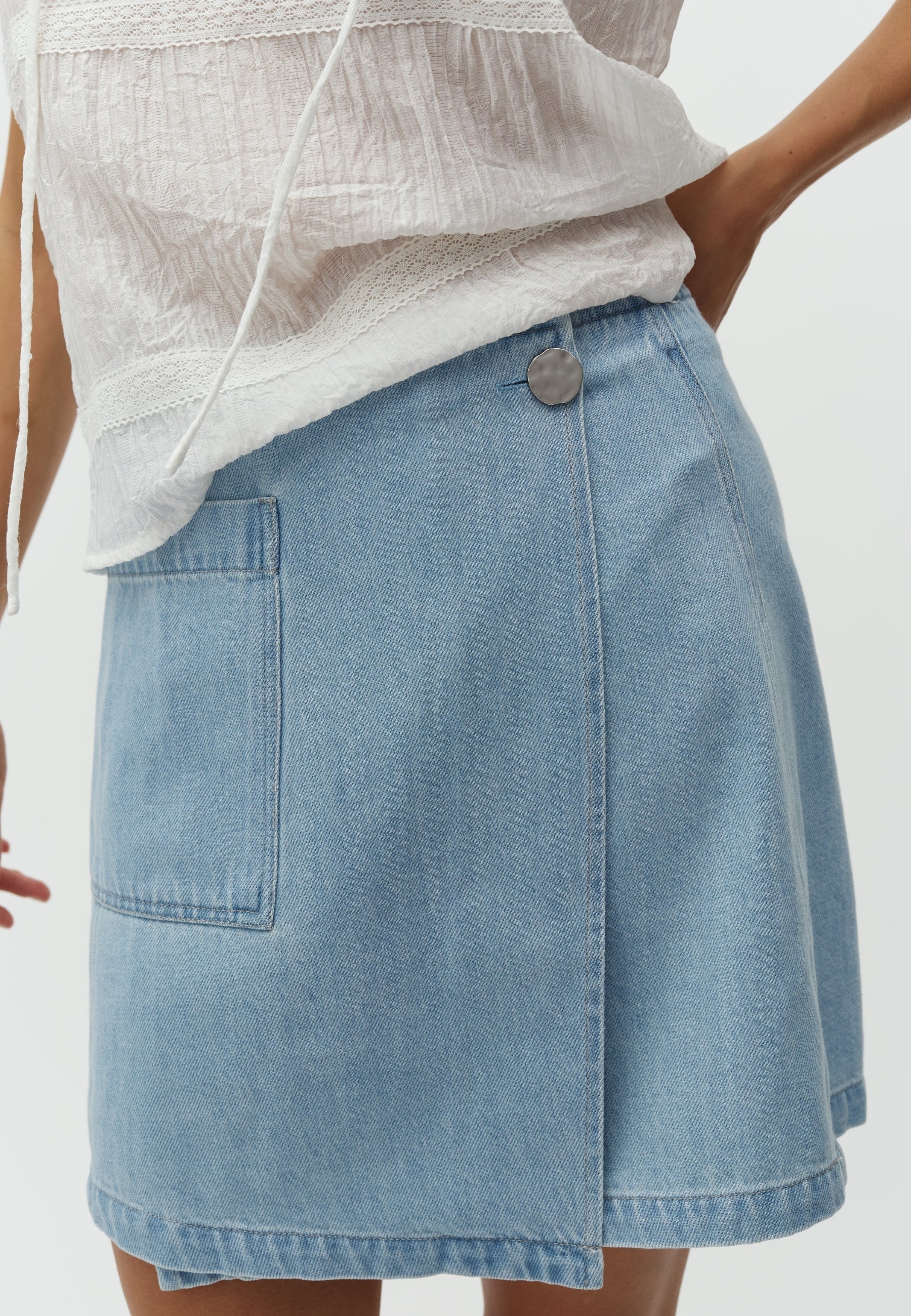 Kaia-M_Light Soft Wash_Model_3