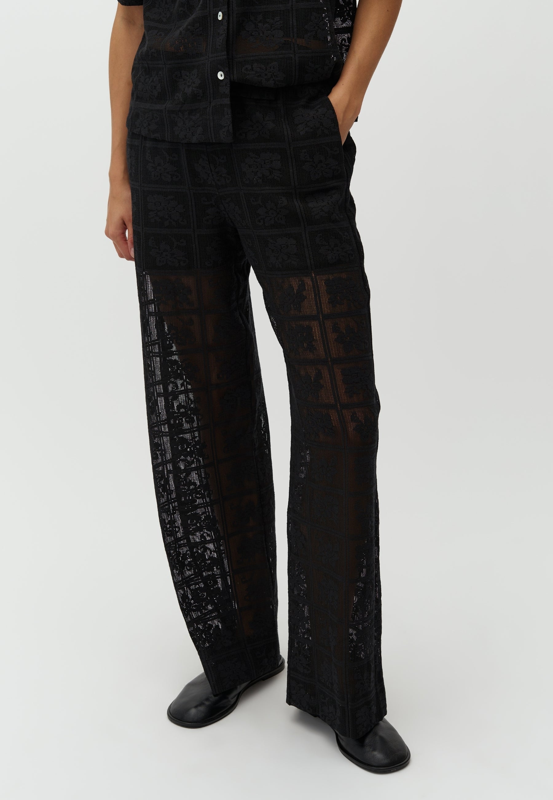 Novra-M_Black_Model_1