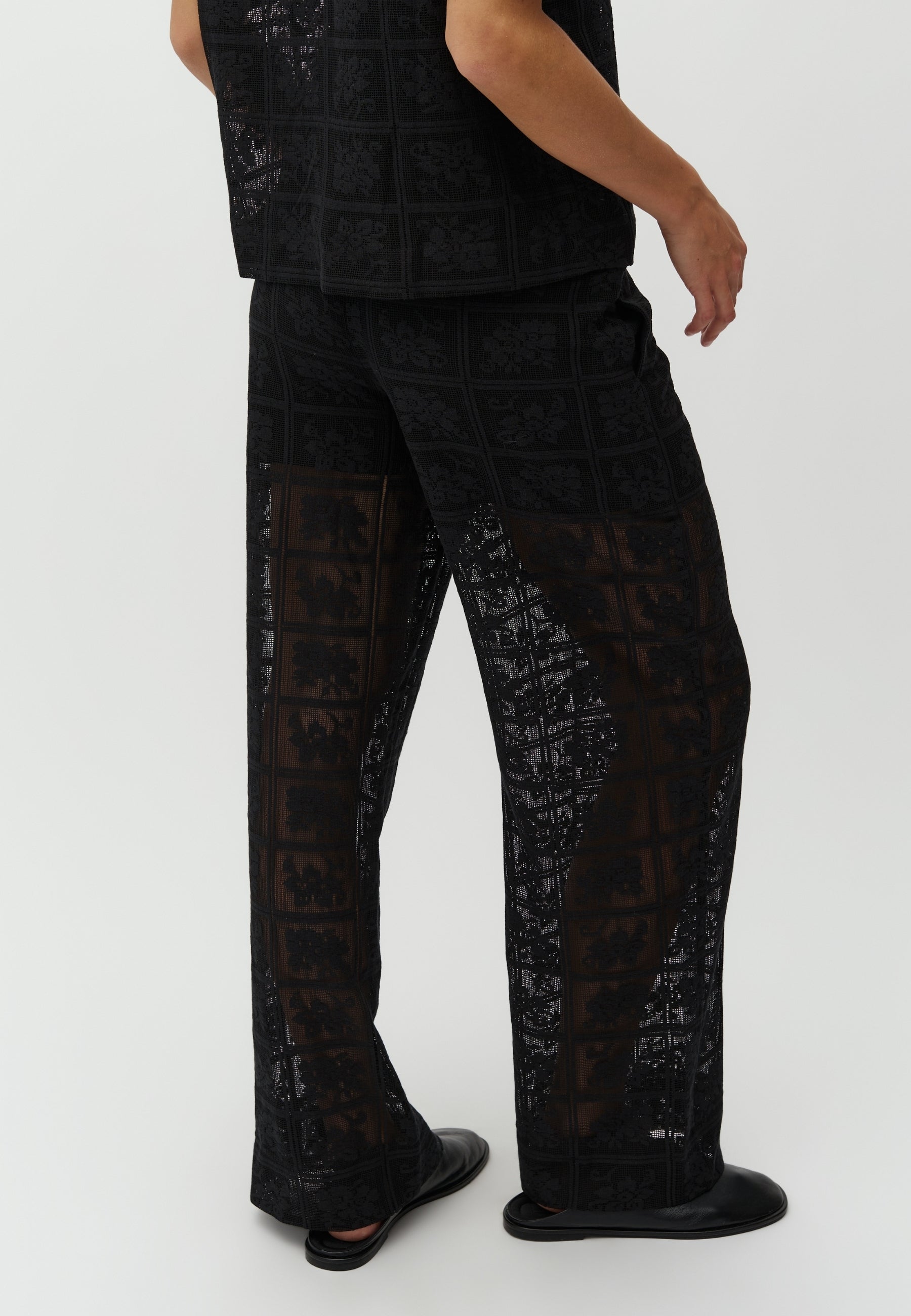 Novra-M_Black_Model_3