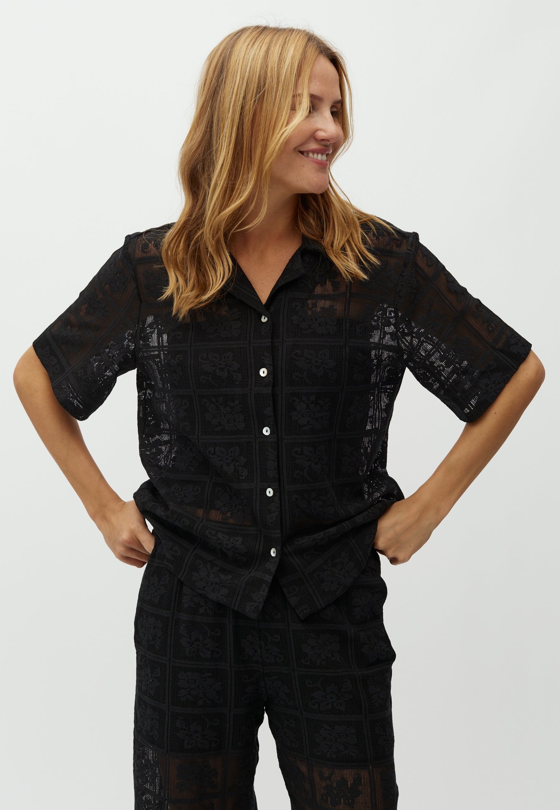 Aruna-M_Black_Model_0