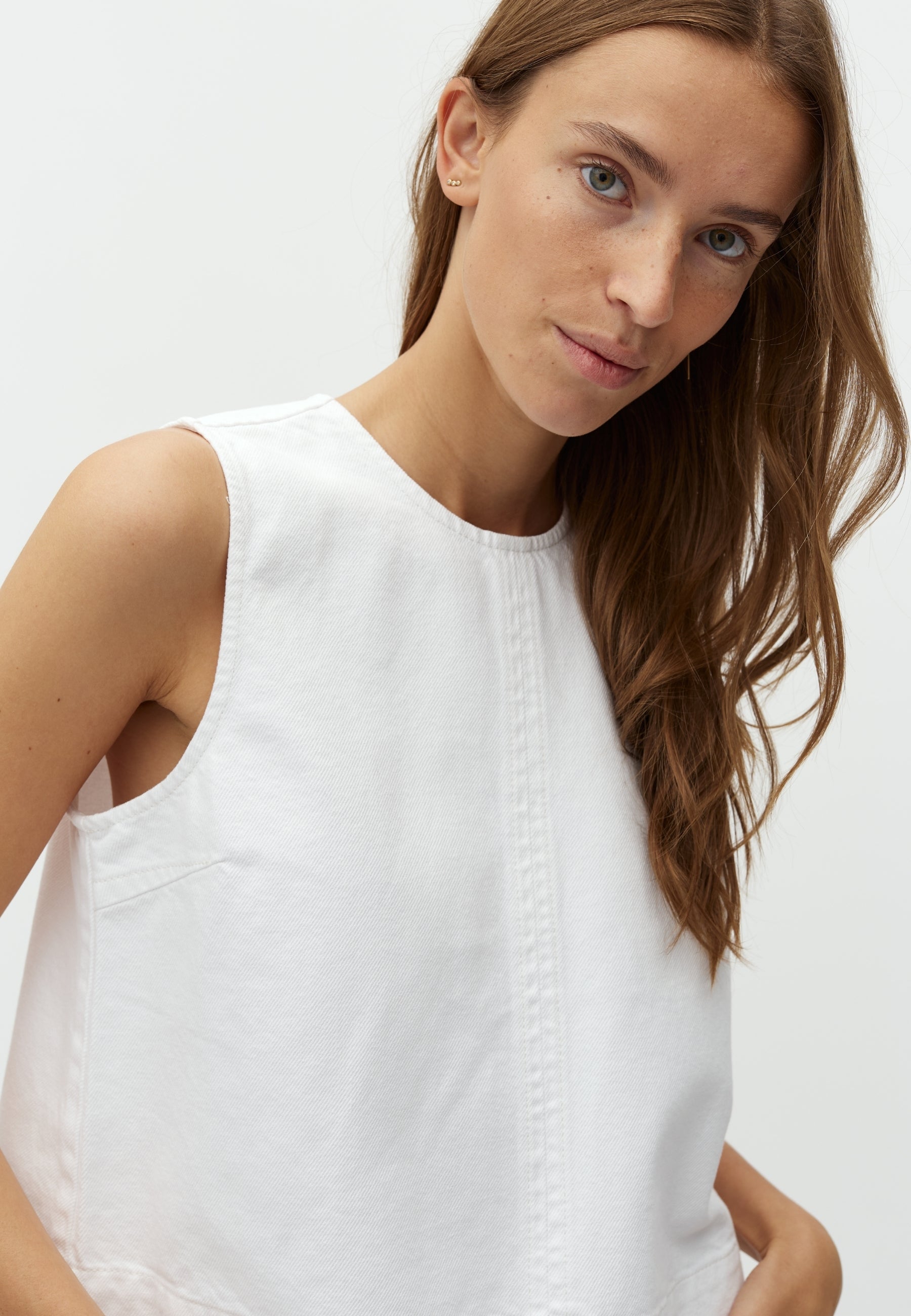 Rihne-M_White_Model_1