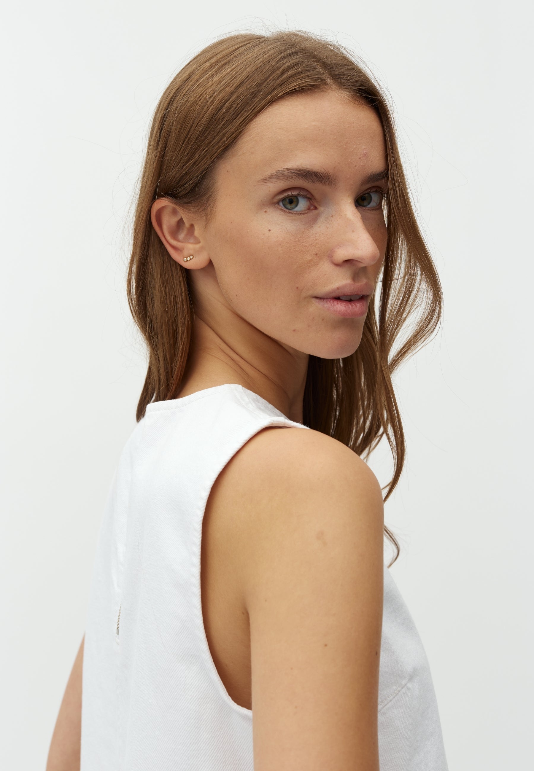 Rihne-M_White_Model_2