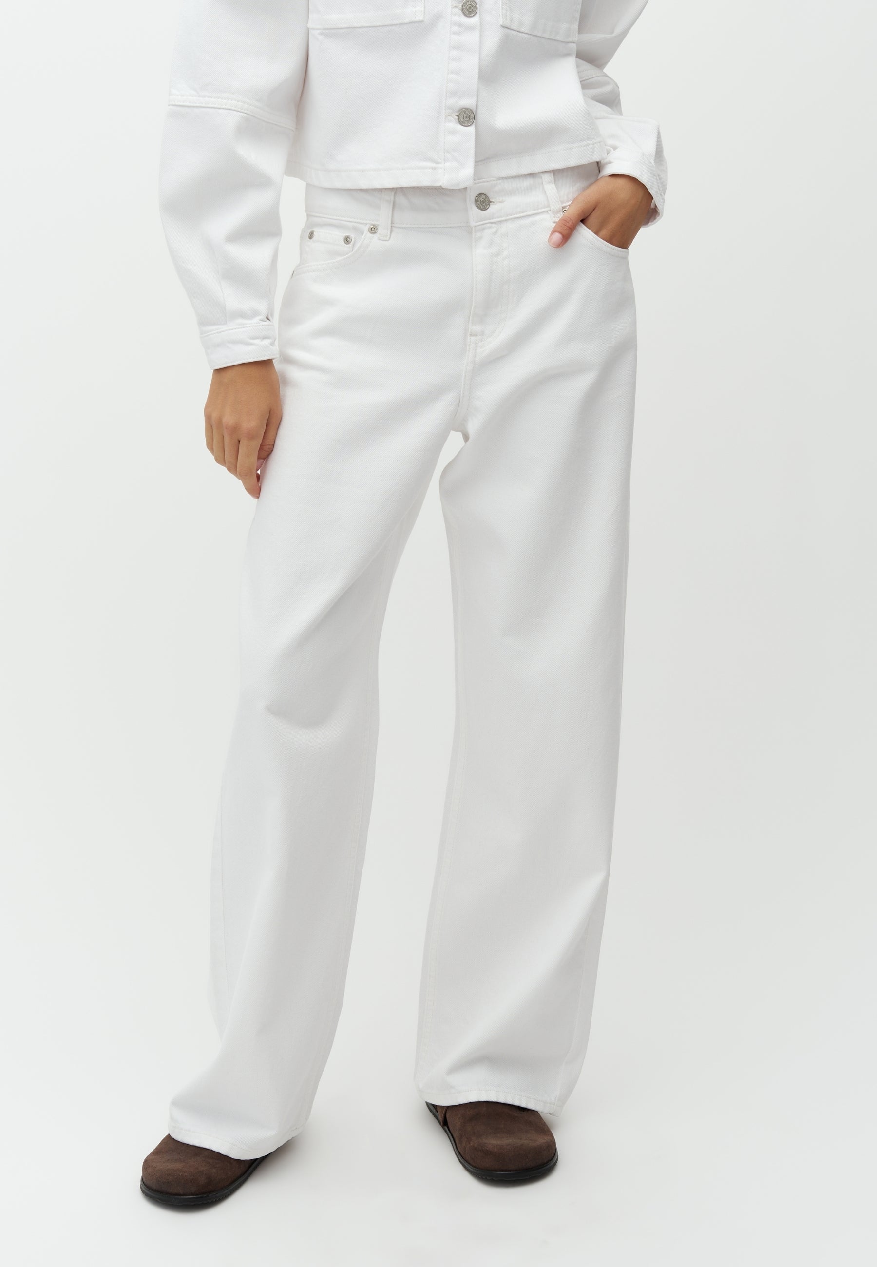 Cadian-M_White_Model_1