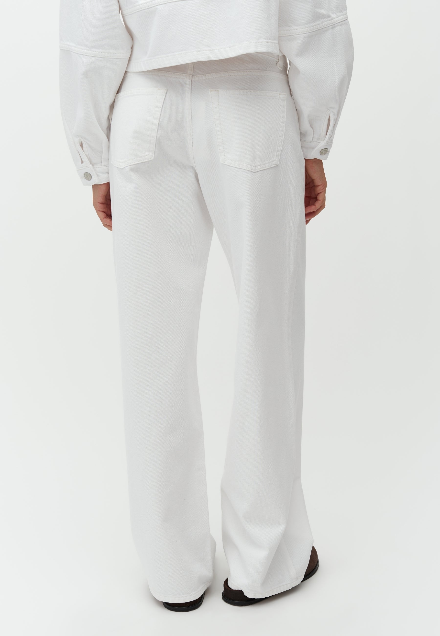 Cadian-M_White_Model_3