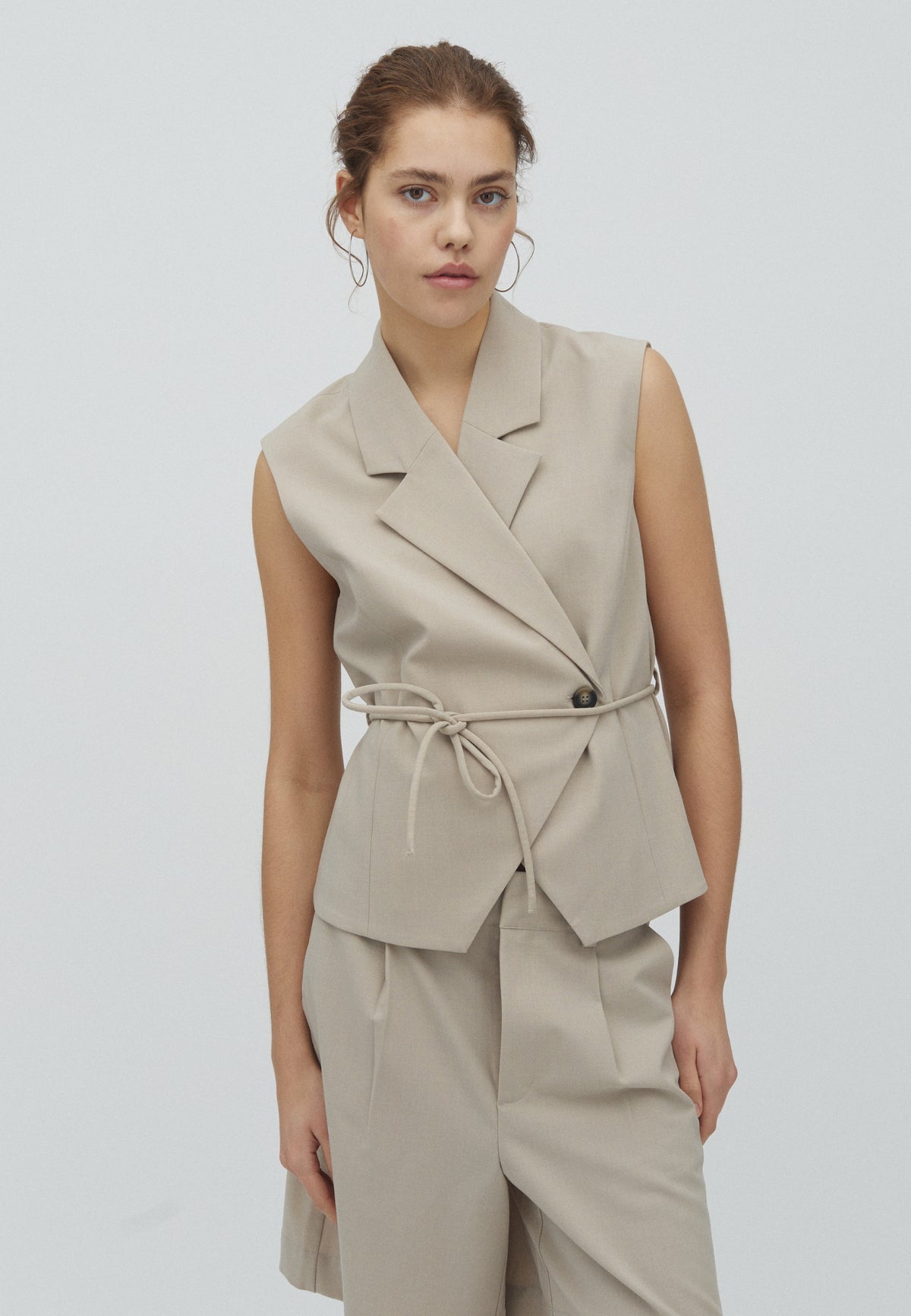 Evelora-M_Light Sand_Model_0