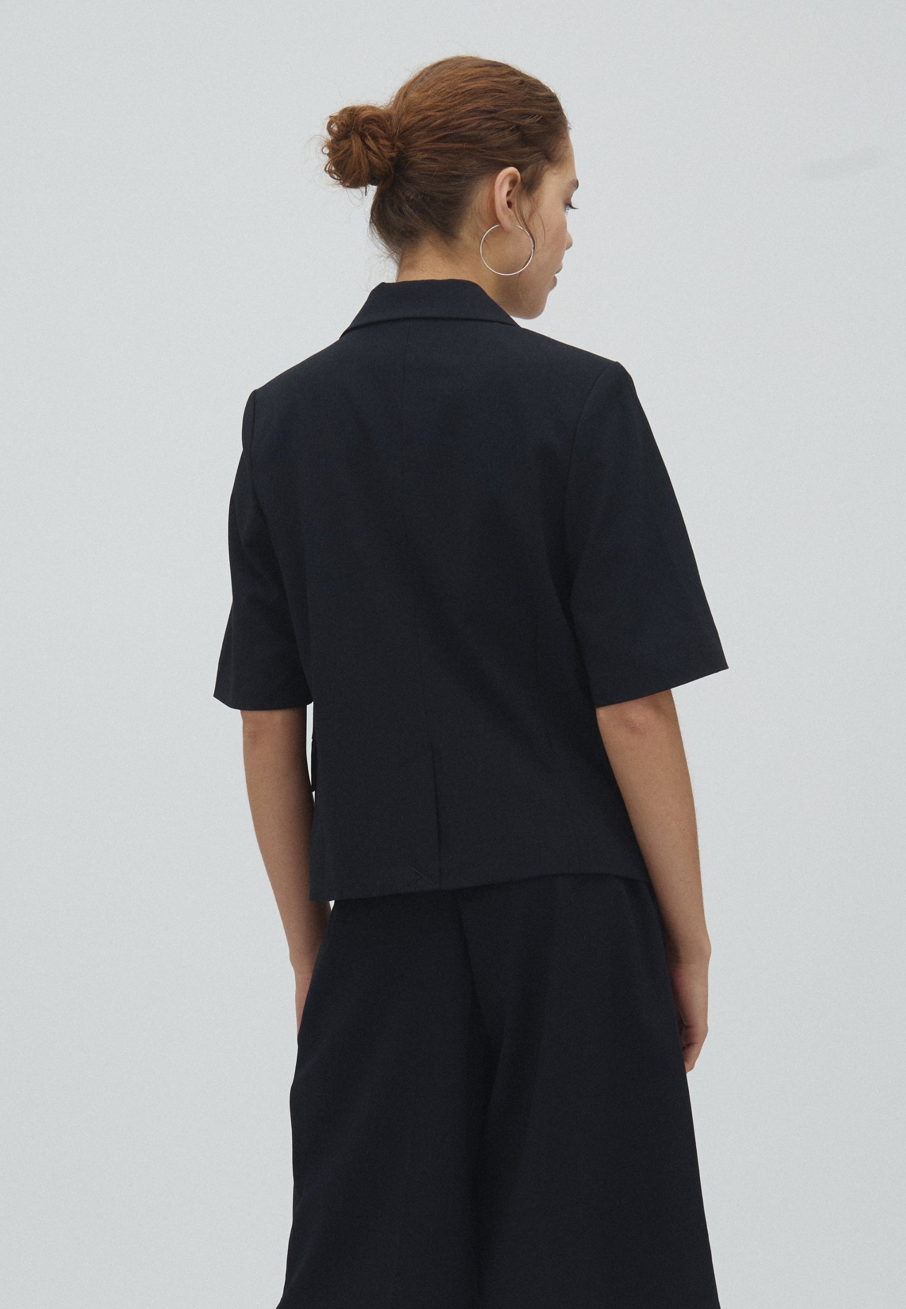 Morven-M_Black_Model_2