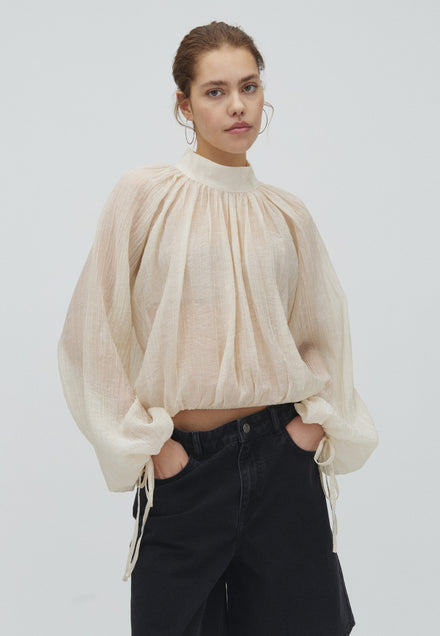 Menila-M_Pale Creme_Model_0
