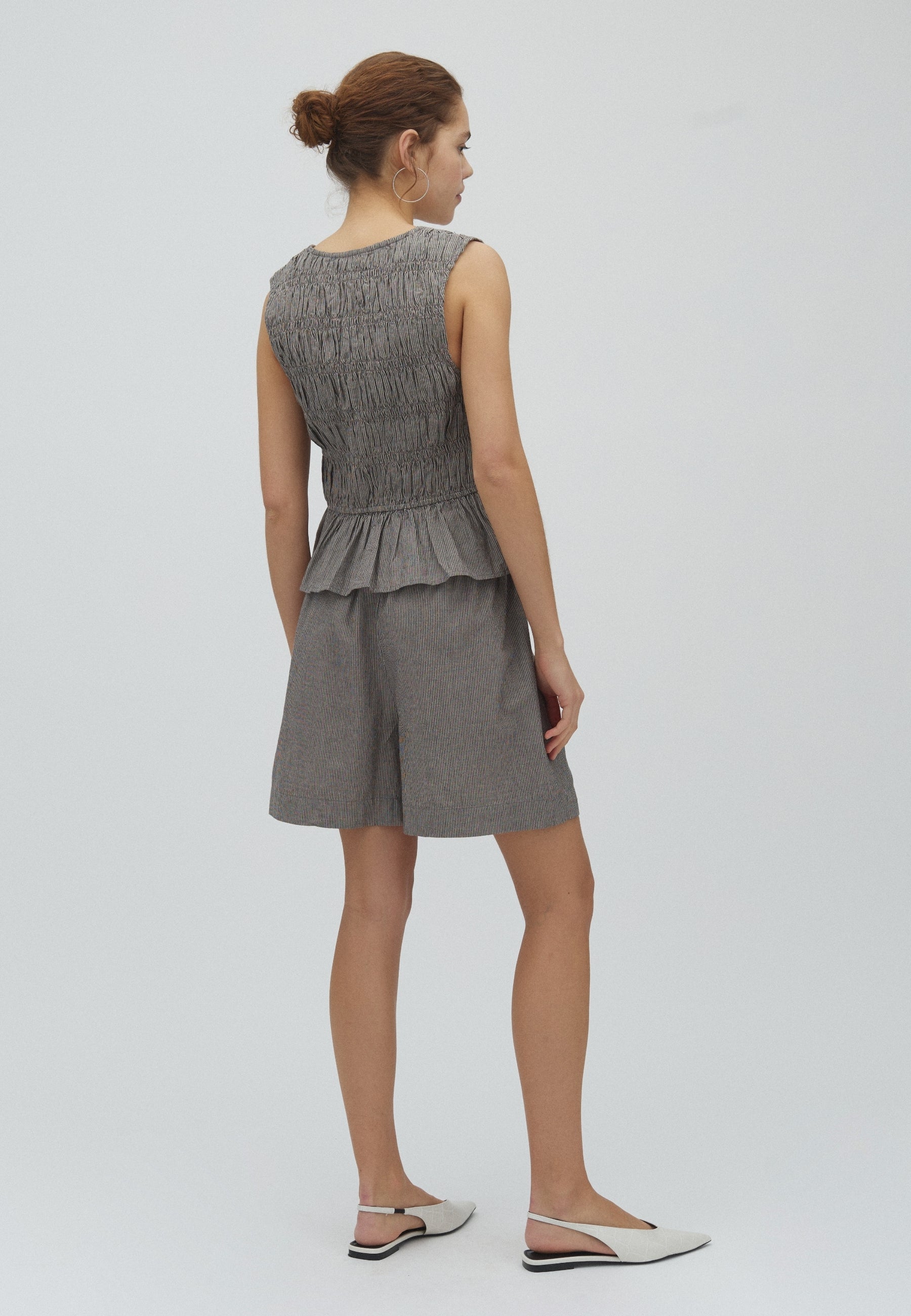 Meris-M_Java White Stripe_Model_2