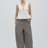 Clari-M_Java White Stripe_Model_3