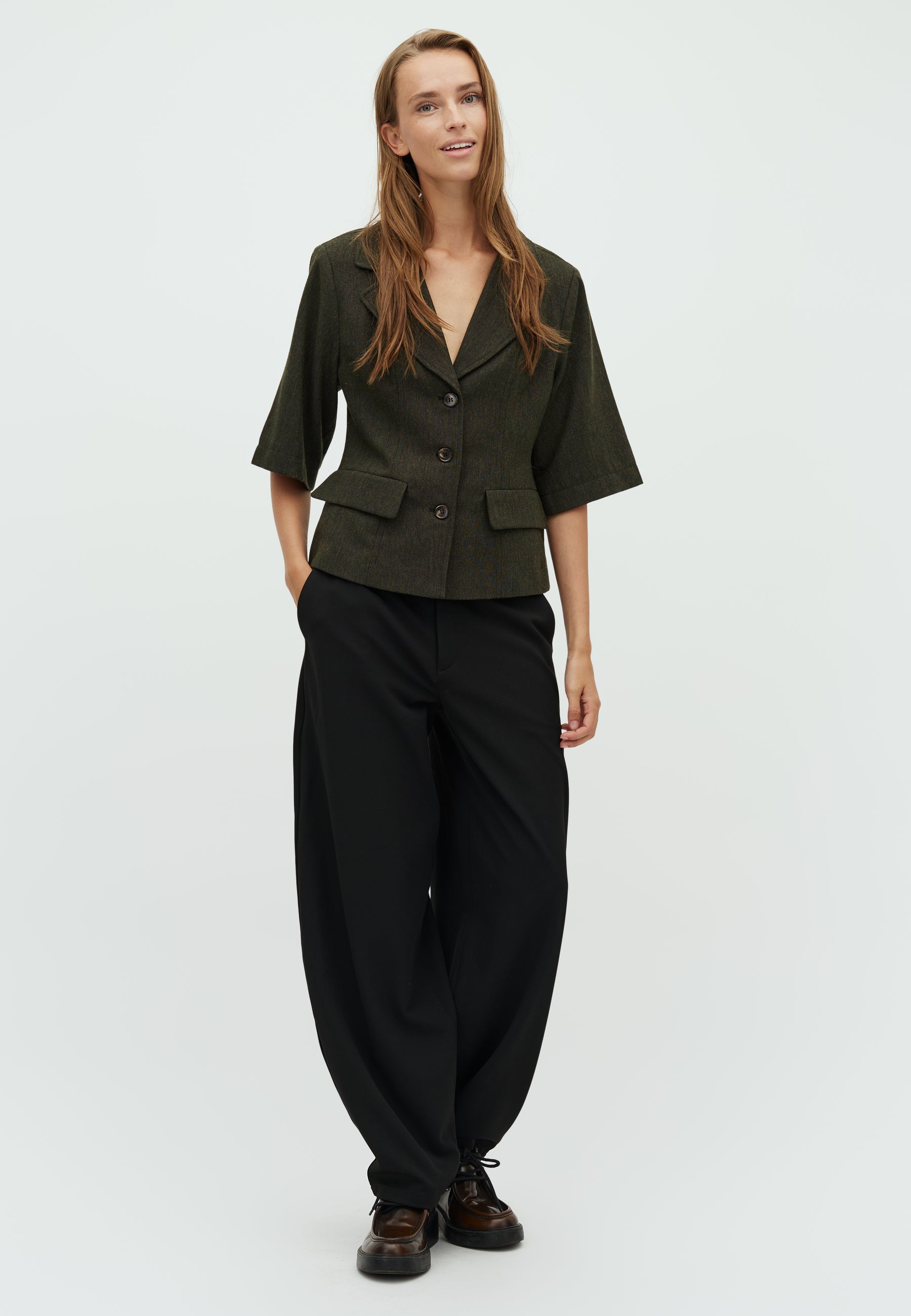 Silira-M_Black_Model_3