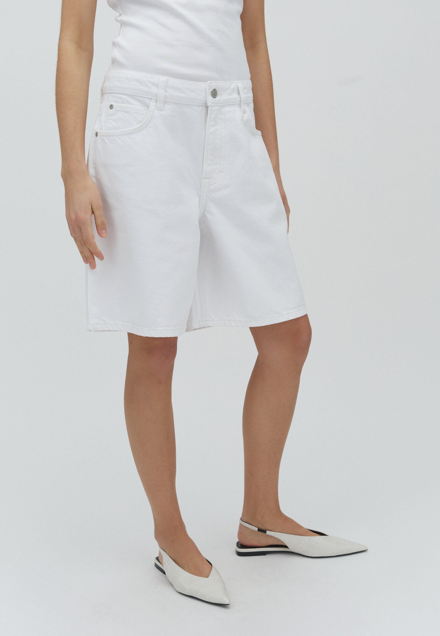 Talina-M_White_Model_1