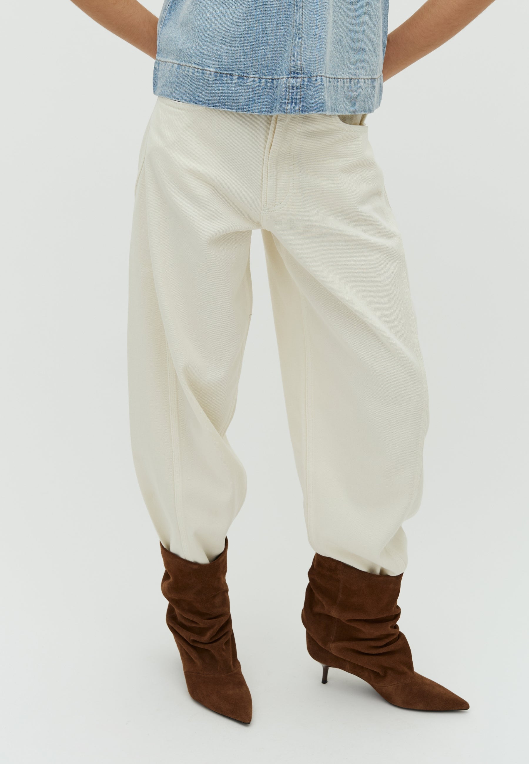 Menton-M_Pale Crem_Model_1