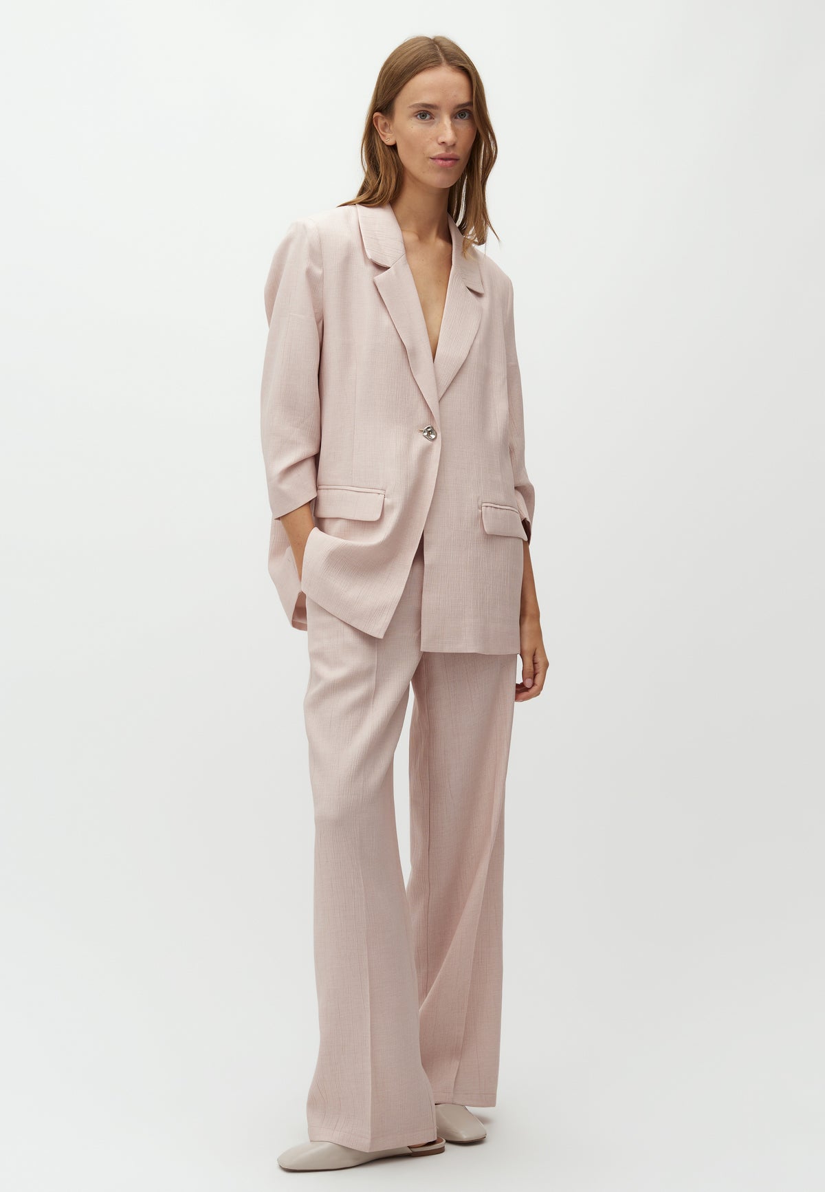 Dagnise-M_Rose Red Light Melange_Model_0