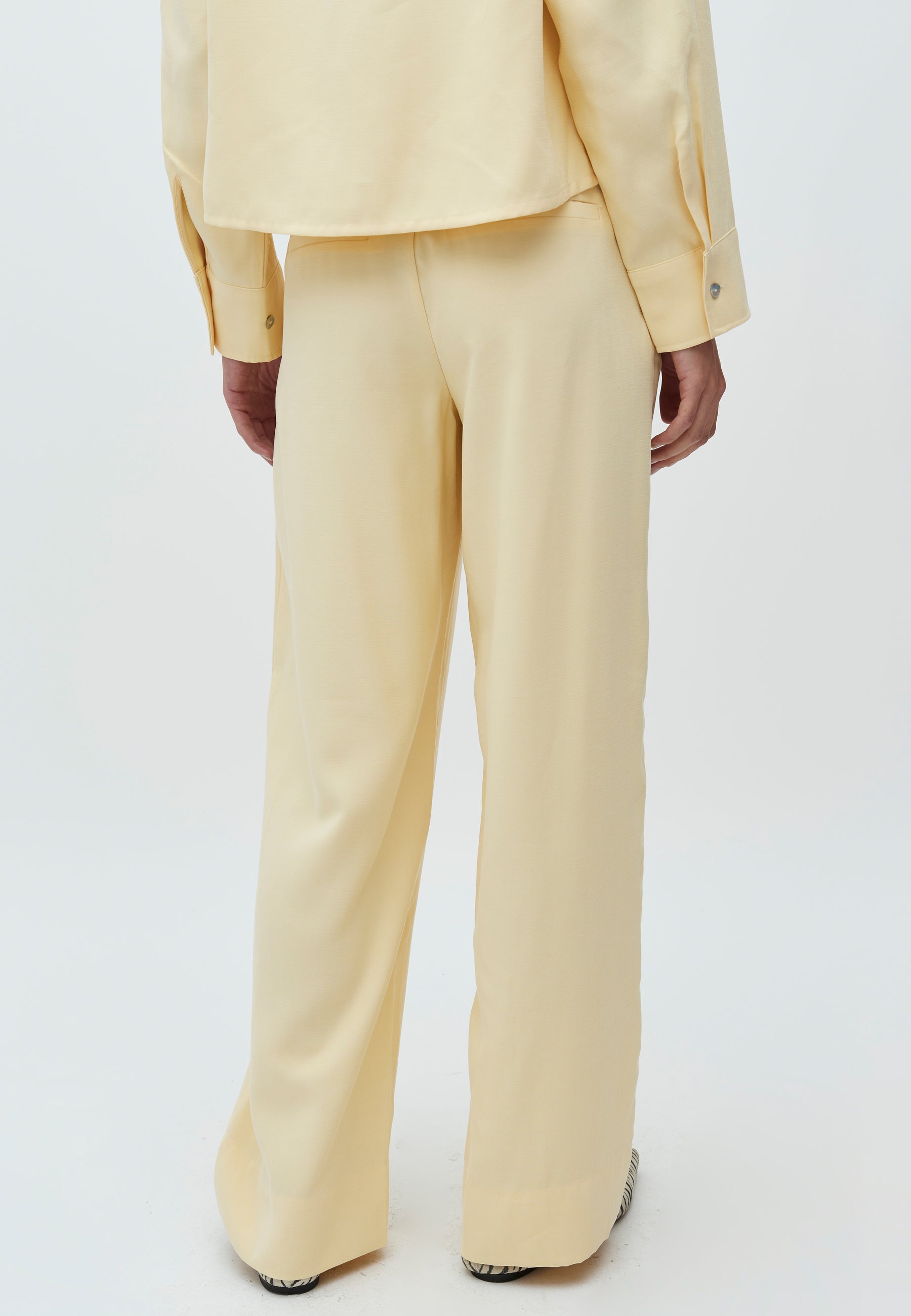 Daniello-M_Summer Yellow_Model_3