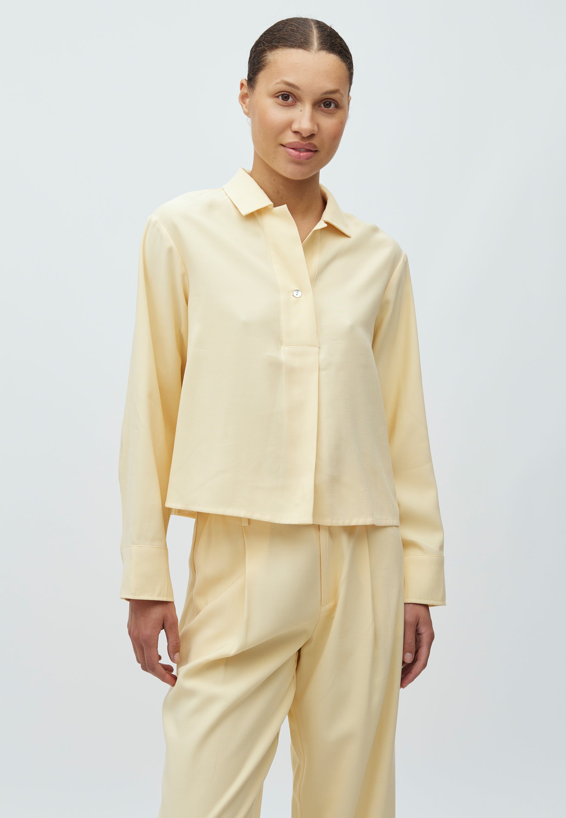 Elio-M_Summer Yellow_Model_0