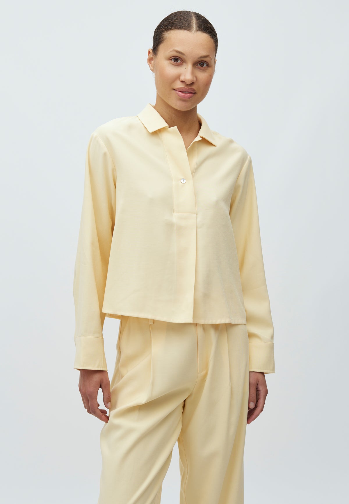 Elio-M_Summer Yellow_Model_0