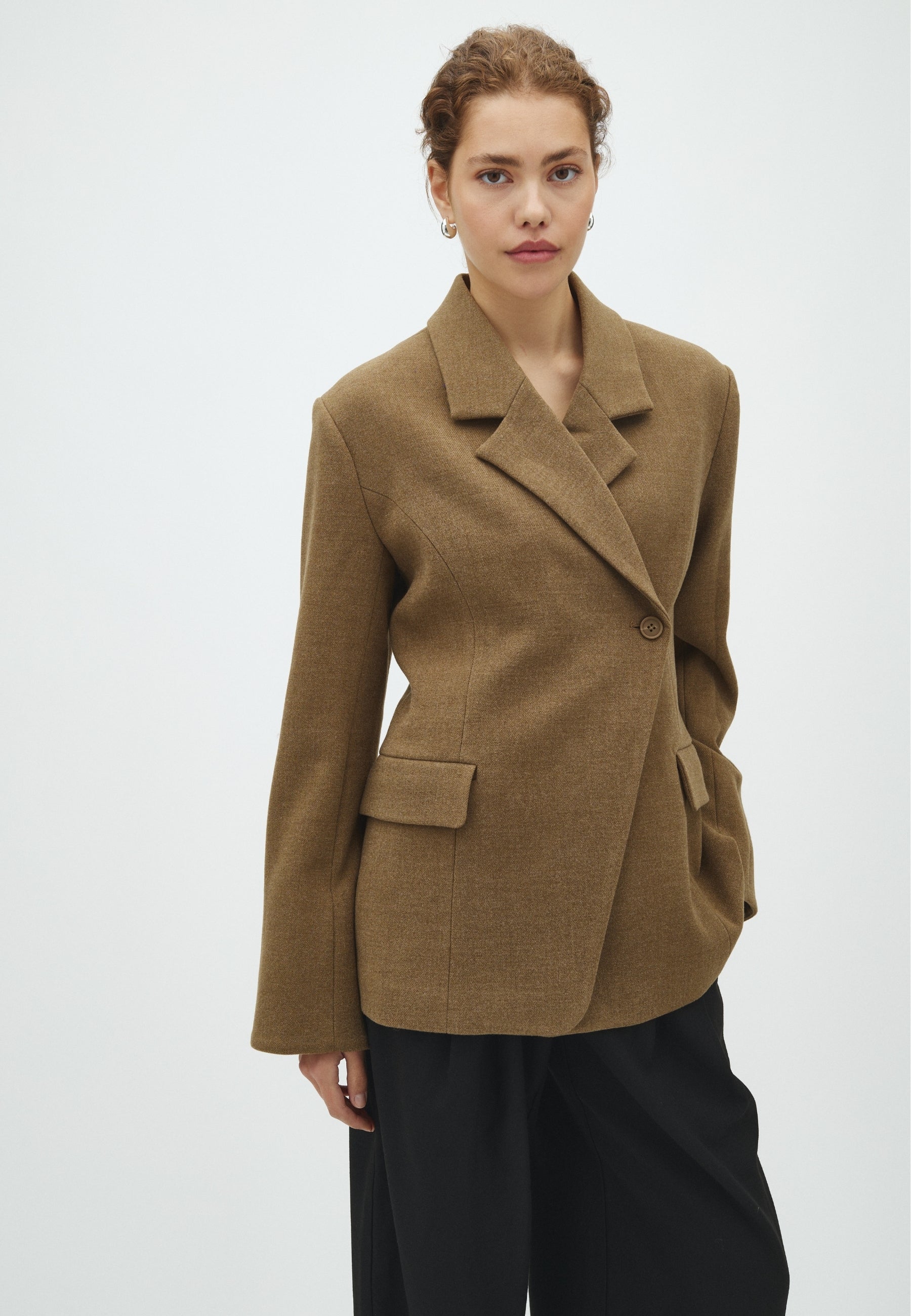 Frame-M_Army Olive_Model_1