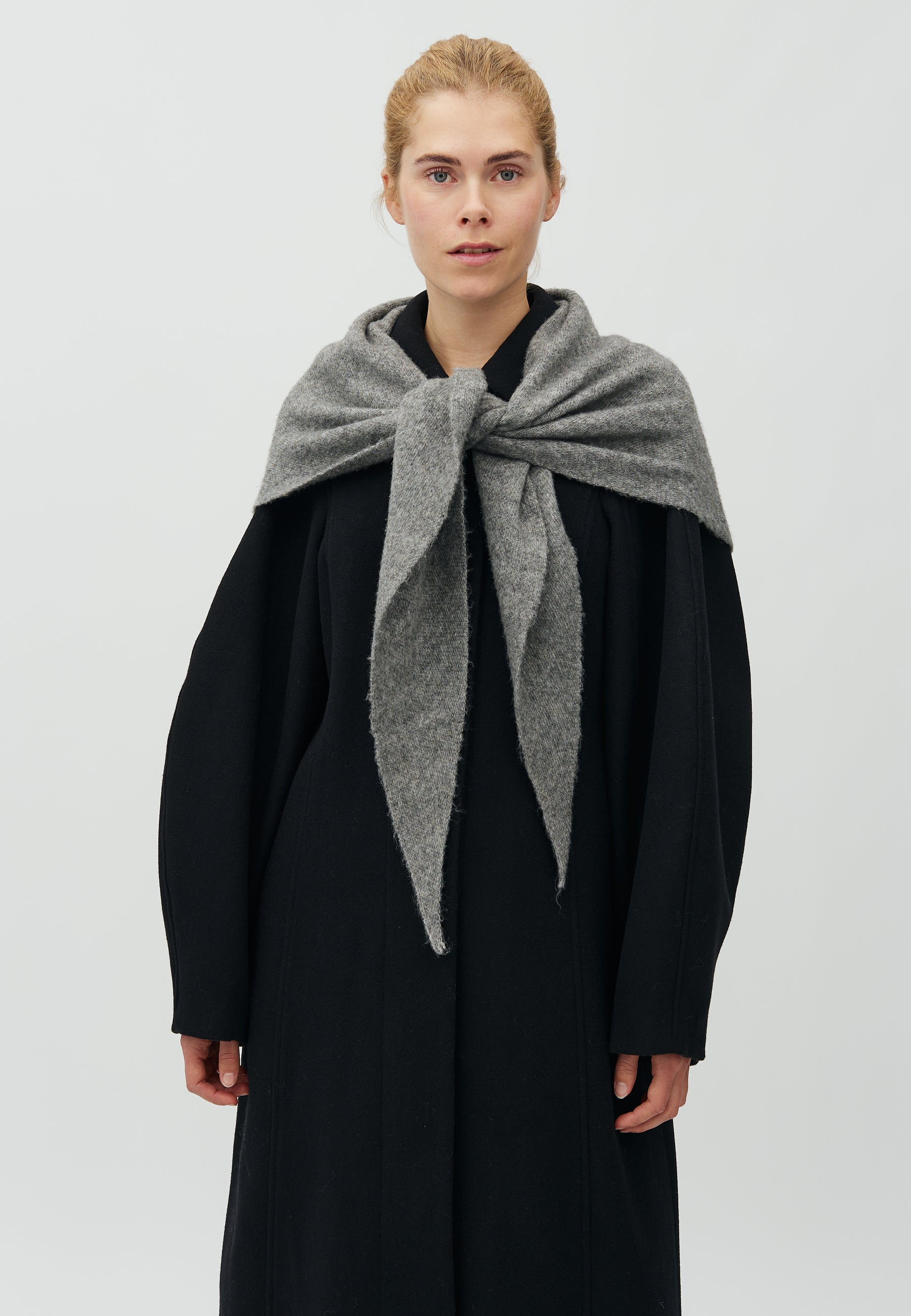 Sevyn-M_Medium Grey Melange_Model_0