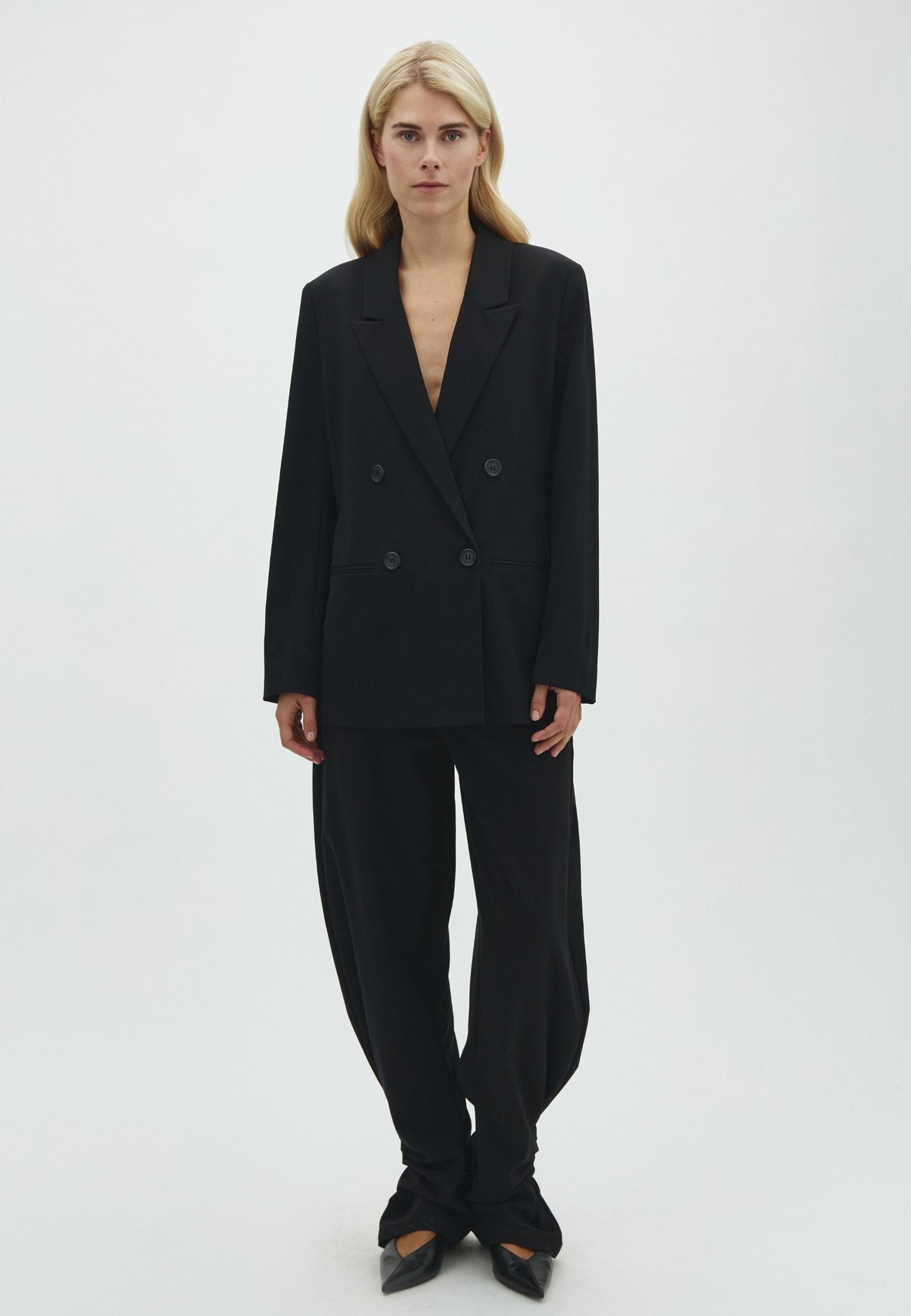 Pija Pleat-M_Black_Model_0
