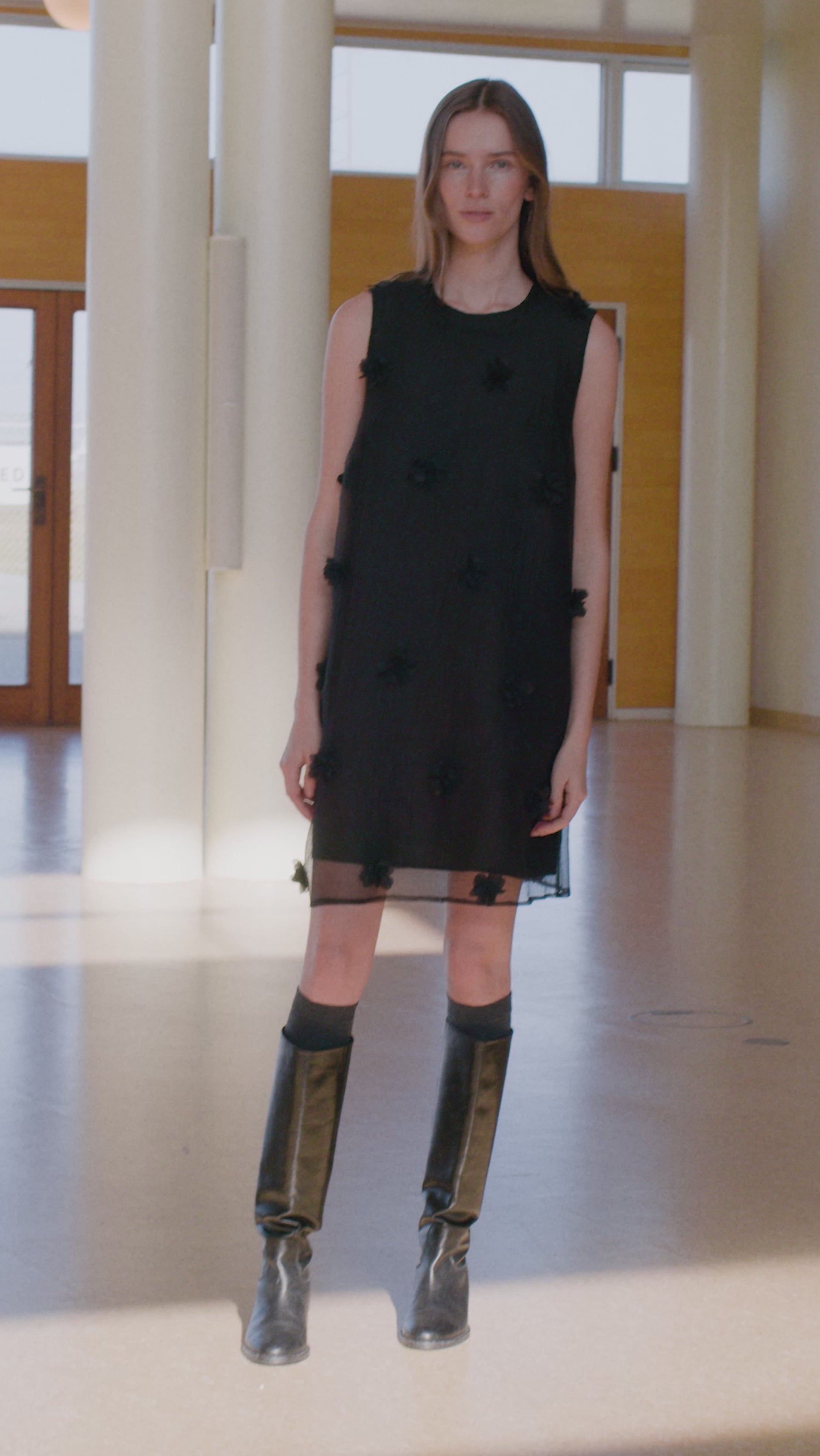 Molli-M_Black_Video_1