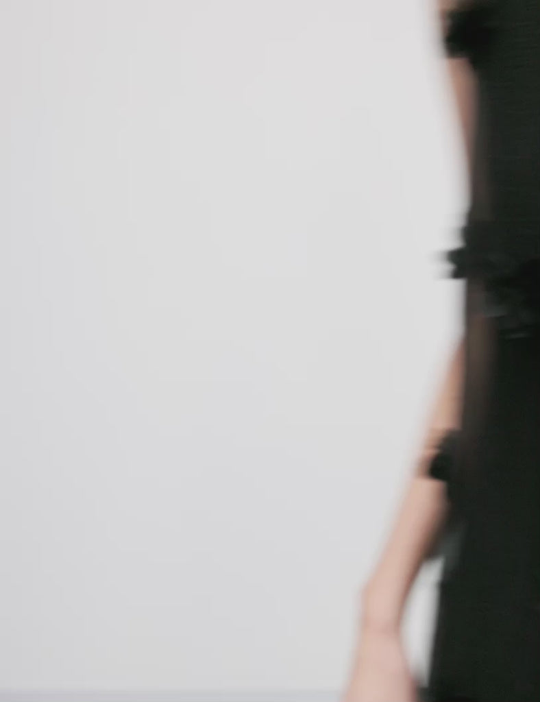 Molli-M_Black_Video_0