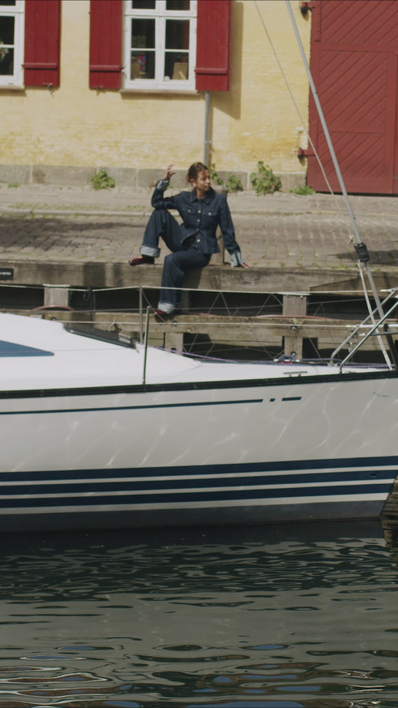 Ami-M_Classic Blue Washed_Video_1