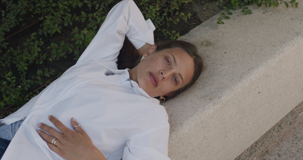 Kiala-M_White_Video_0