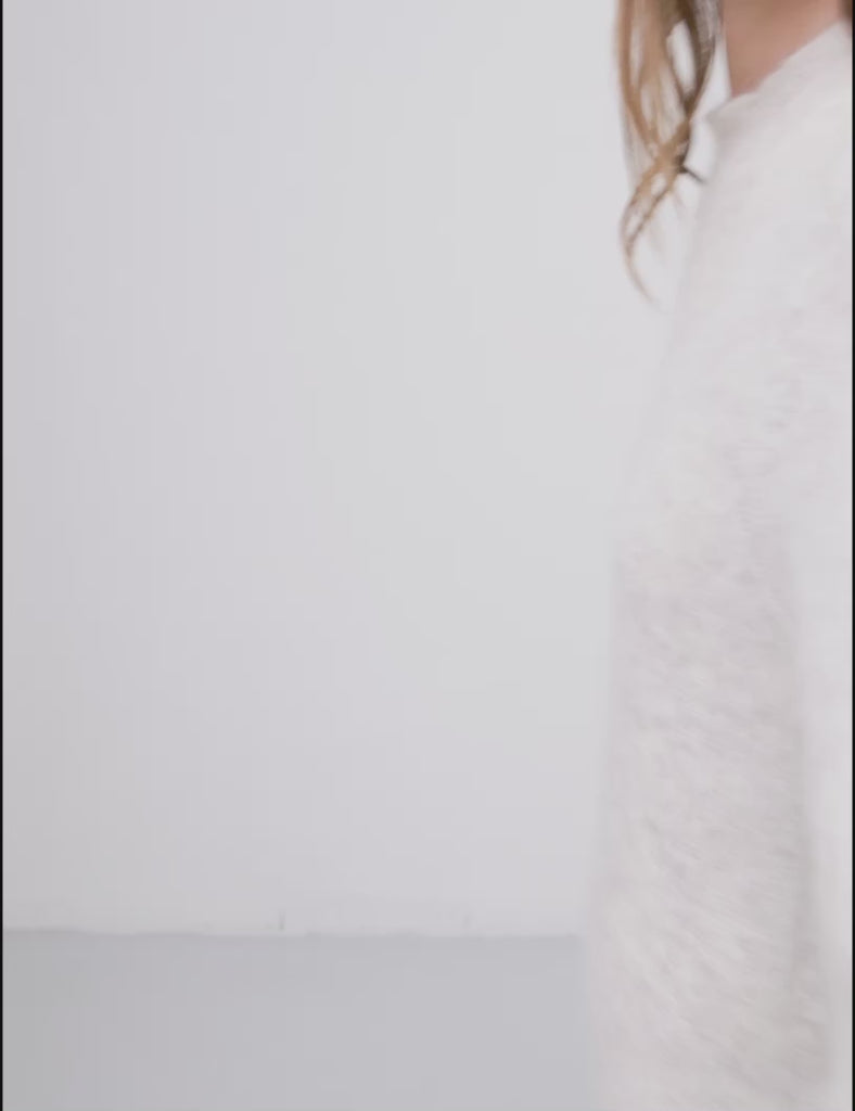 Clara Crew-M_Oat Melange_Video_0